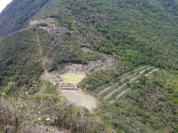 Choquequirao inka ruina en selva de montaña peruana — Foto de Stock