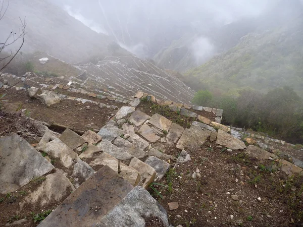 Choquequirao inka руины в перуанских горных джунглях — стоковое фото
