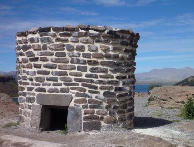 Pre-İnka burrial sitesi sillustani chulpas ile