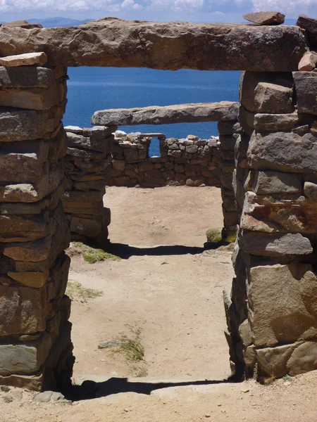Una ruina en la isla del sol en lago titicaca — Foto de Stock