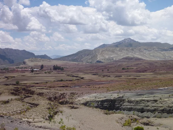 Красивые красочные горы cordillera de los frailes в Боливии — стоковое фото