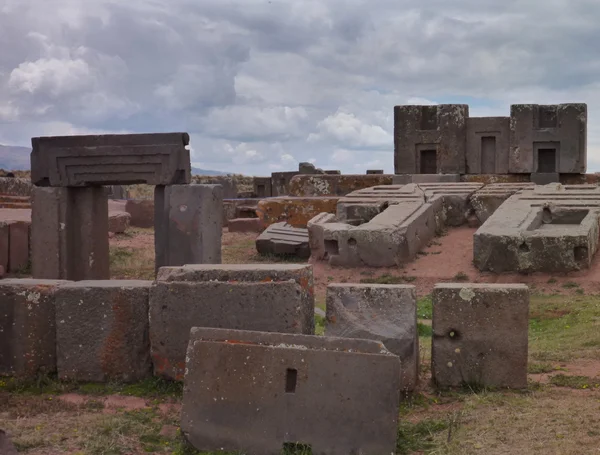 Sitio arqueológico tiwanaco junto a la paz — Foto de Stock