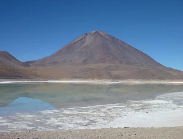 Volcan licancabur at chilean bohaban border — стоковое фото