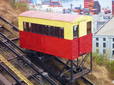 valparaiso sarı kırmızı geleneksel Asansörde