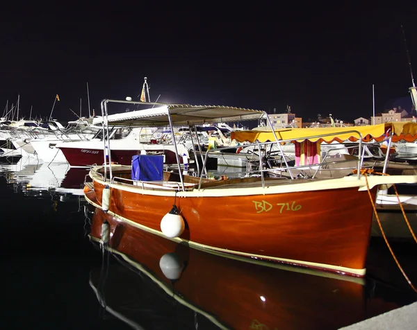 Yat kulübü gece