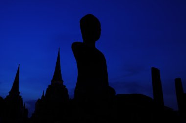 Buda heykelinin silueti