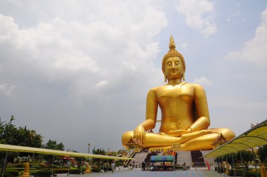 Büyük sarı Buda heykeli