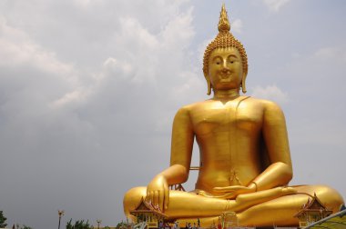 Büyük sarı Buda heykeli