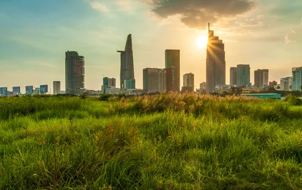 Solnedgång i Saigon, Vietnam — Stockfoto