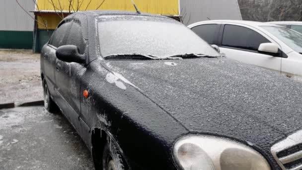 Una Macchina Ghiacciata Auto Trova Nel Parcheggio Coperto Ghiaccio Congelamento — Video Stock