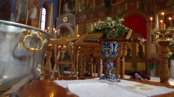 Kom van een orthodoxe kerk — Stockvideo