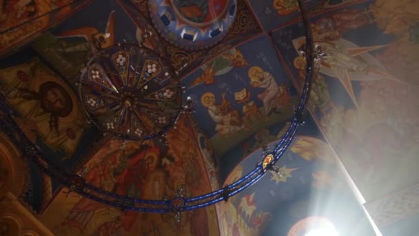 La cúpula de la iglesia ortodoxa en el interior — Vídeo de stock
