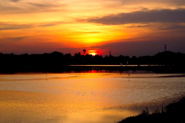 Güzel gökyüzü günbatımı