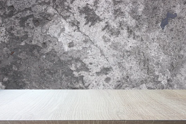 Top di tavolo in legno su vecchio sfondo muro di cemento — Foto Stock