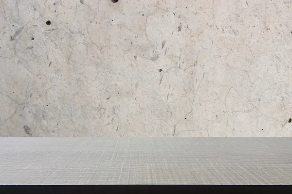 Parte superior de la mesa de madera sobre fondo de pared de hormigón viejo — Foto de Stock