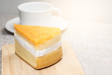 Ahşap üzerine şifon kek