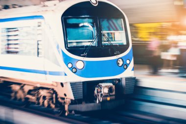 Tren hareket ile ulaşım için bulanıklık