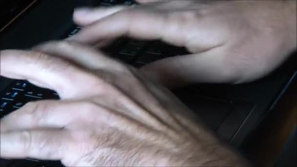 Digitação rápida no teclado do computador — Vídeo de Stock