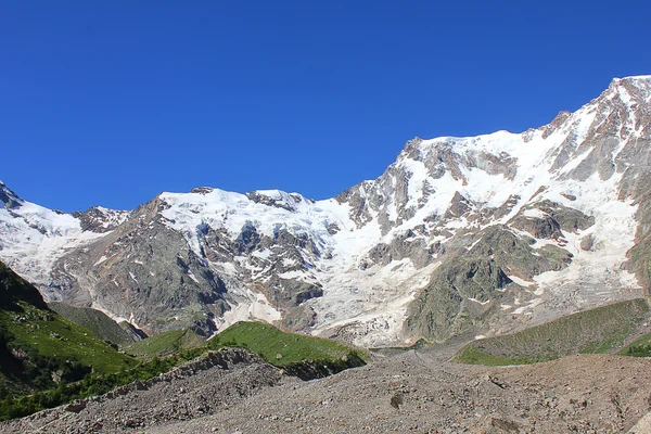 Panoramic view of mountains and glacier Royalty Free Stock Photos