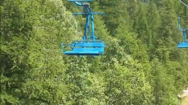 Elevador de cadeira na montanha — Vídeo de Stock