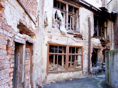 Ev yıkım sembolü olarak yok