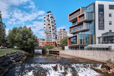 Oslo, Norveç - 10 Eylül 2025: Vertikal Nydalen ofisi ve Snhetta 'nın apartman kulesi