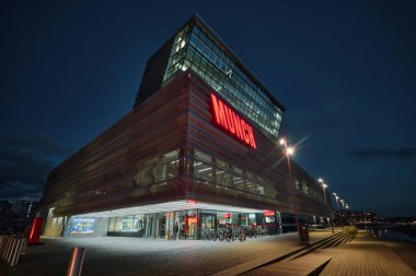 Oslo, Norveç - 6 Eylül 2025: Estudio Herreros tarafından tasarlanan Munch Müzesi 'nin ilginç ve asimetrik binasının dış görünümü