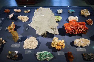 Oslo, Norveç - 6 Eylül 2025: Oslo Doğal Tarih Müzesinde Mineral Koleksiyonu