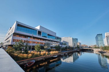 Oslo, Norveç, 7 Eylül 2025: Oslo Opera Evi, Norveç Ulusal Opera ve Balesi ve Norveç 'teki ulusal opera tiyatrosu, Bjorvika