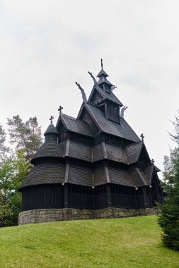Oslo, Norveç - 8 Eylül 2025: Eski Stave Kilisesi, Gol 'den Stavkirke, Norsk Folkemuseum' da bir açık hava müzesi