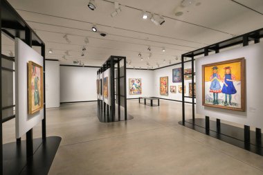 Oslo, Norveç - 7 Eylül 2025: Munch Müzesi 'nin Estudio Herreros tarafından tasarlanan sergi salonu
