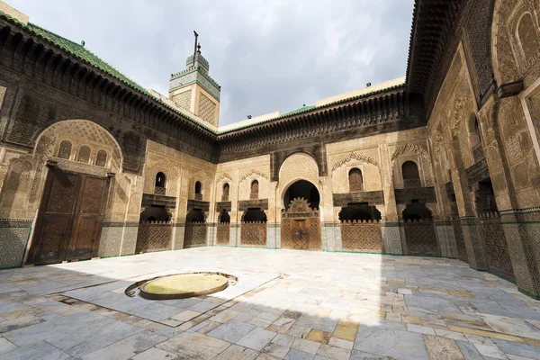 Dziedziniec w Madrasa Bou Inania, w Fez, Maroko — Zdjęcie stockowe