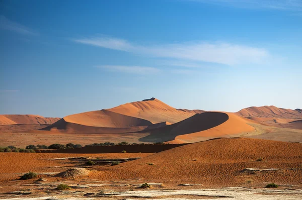 Dunas rojas en Sossusvlei, en Namibia — Foto de Stock