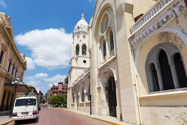 Utsikt över en gata och byggnader i Casco Viejo, i Panama City, Panama. — Stockfoto