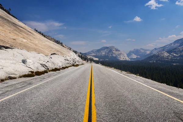 Tioga Road Snelweg 120 Die Leidt Naar Het Tenaya Lake — Stockfoto