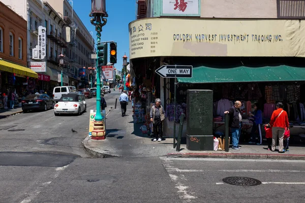 캘리포니아주 샌프란시스코 2014 샌프란시스코의 차이나타운에 앞에서 사람들과 — 스톡 사진