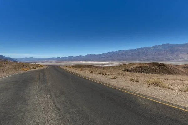 Zicht Een Lege Weg Die Leidt Naar Death Valley California — Stockfoto