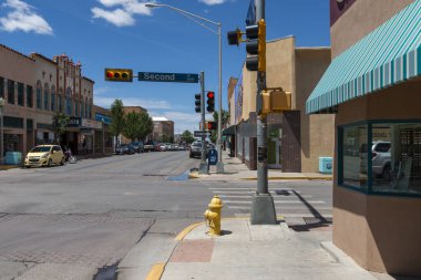 Gallup, New Mexico - 15 Temmuz 2014: Gallup şehir merkezinde, Buidlings ve El Morro Tiyatrosu ile sokak sahnesi.