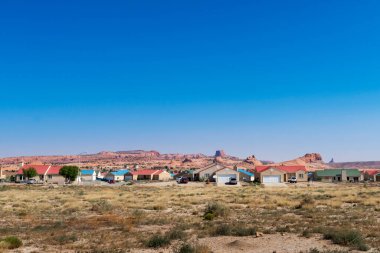 Kayenta, Arizona - 17 Temmuz 2014: ABD 'nin Arizona eyaletinin Navajo Eyaleti' nde Kayenta ilçesine bağlı bir yerleşim yeri manzarası.