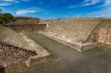 Meksika, Oaxaca 'daki Monte Alban piramit kompleksindeki beyzbol sahasının görüntüsü