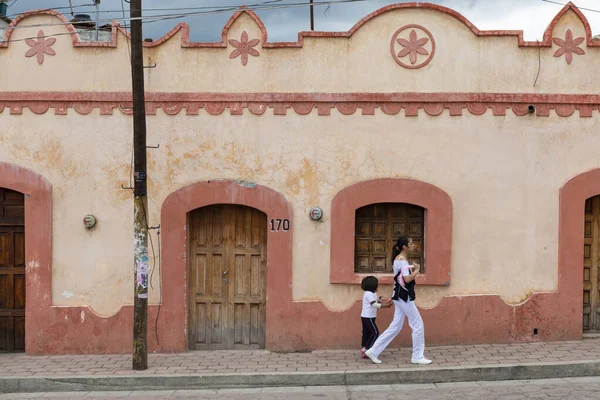 San Cristobal Las Casas Messico Maggio 2014 Una Donna Bambino — Foto Stock