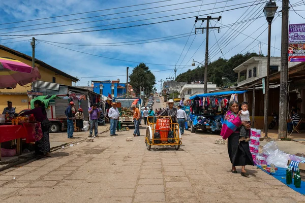 San Juan Chamula Mexiko Mai 2014 Menschen Auf Einem Straßenmarkt — Stockfoto