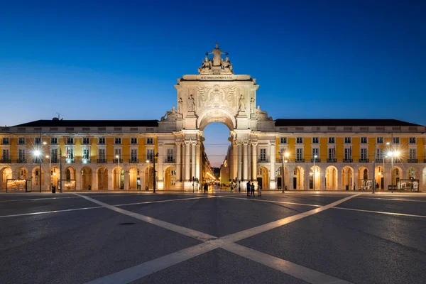 2021年7月16日 葡萄牙里斯本 黄昏时分 葡萄牙里斯本商业广场 Praca Comercio 和Rua Augusta胜利拱门的景观 — 图库照片