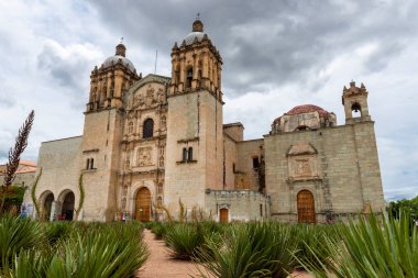 Oaxaca de Juarez, Meksika - 15 Mayıs 2014: Meksika 'nın Oaxaca de Juarez kentindeki Santo Domingo de Guzman Kilisesi.