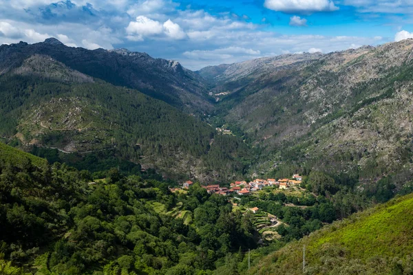 Utsikt Över Den Lilla Byn Tibo Med Sina Traditionella Jordbruksfält — Stockfoto