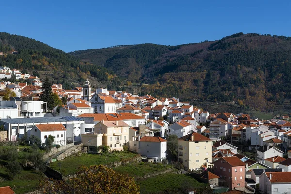 Portekiz Deki Serra Estrela Doğal Parkı Ndaki Manteigas Köyünün Manzarası — Stok fotoğraf