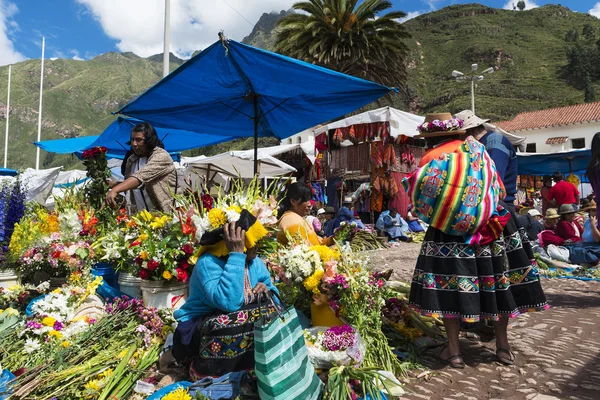 Місцеві жителі ринок в місті, в долині Sacredy, місті Pisac. — стокове фото