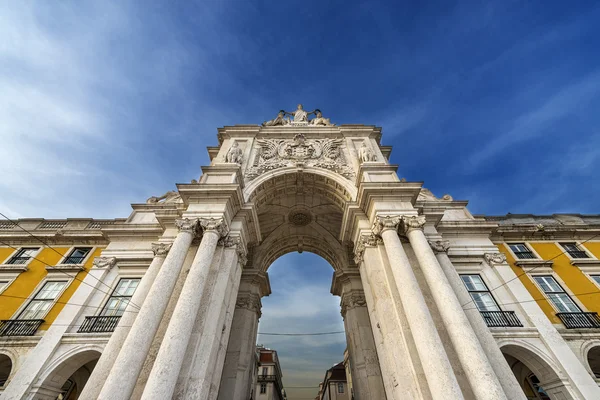 Arco triunfal en la Praca do Comercio en Lisboa, Portugal — Foto de Stock