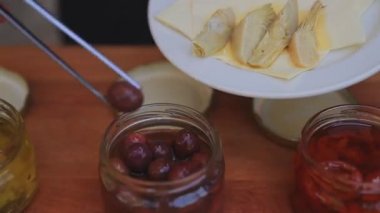 Zeytin ve artichok