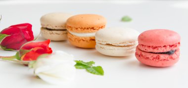 güzel gül ve macarons çeşitleri